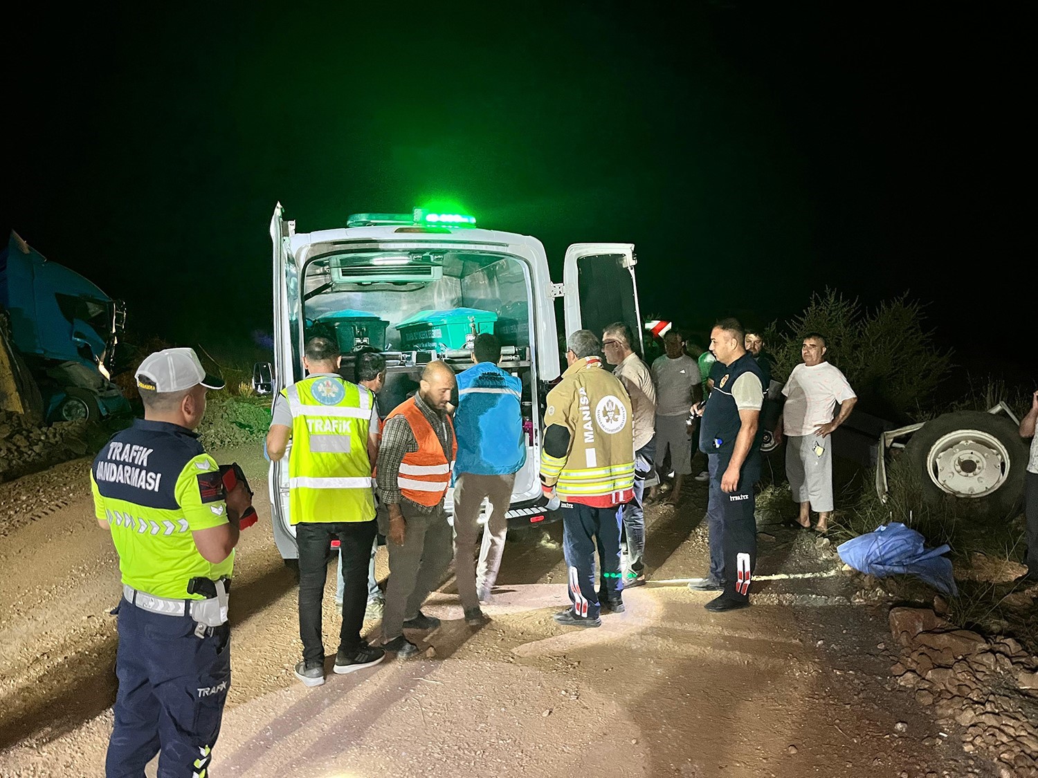 Hafriyat kamyonu traktöre arkadan çarptı: 1 ölü, 1 yaralı 
