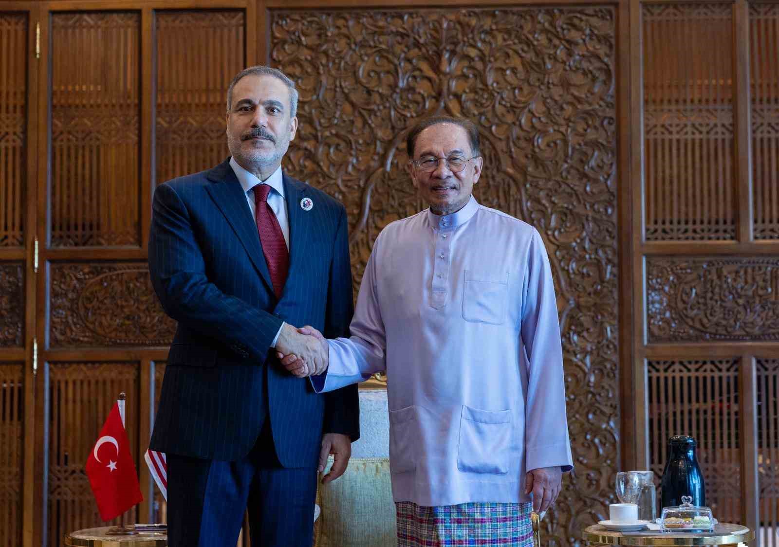 Dışişleri Bakanı Fidan, Malezya Başbakanı Enver İbrahim ile görüştü 