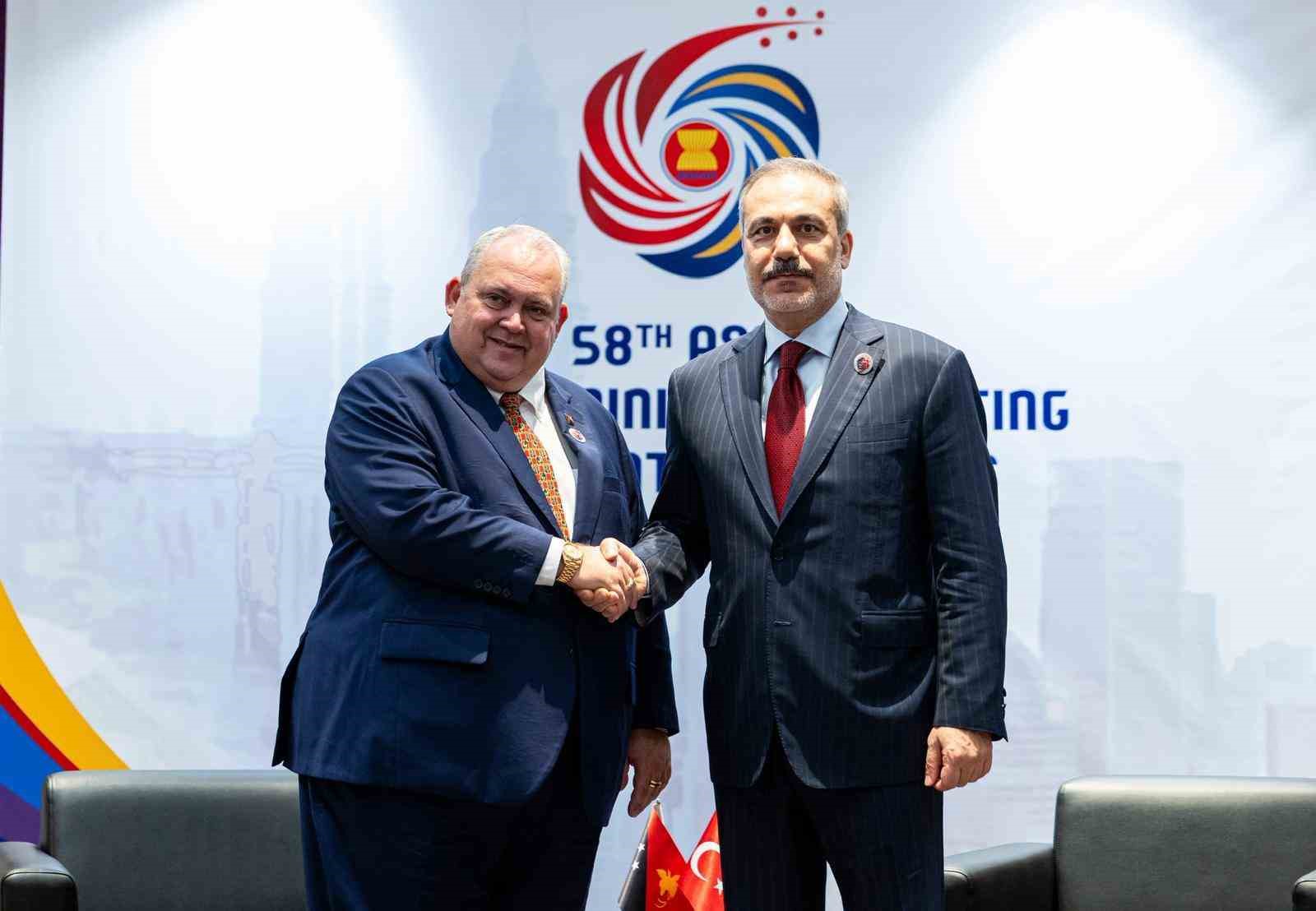 Dışişleri Bakanı Fidan, Papua Yeni Gine Dışişleri Bakanı Justin Tkachenko ile görüştü 