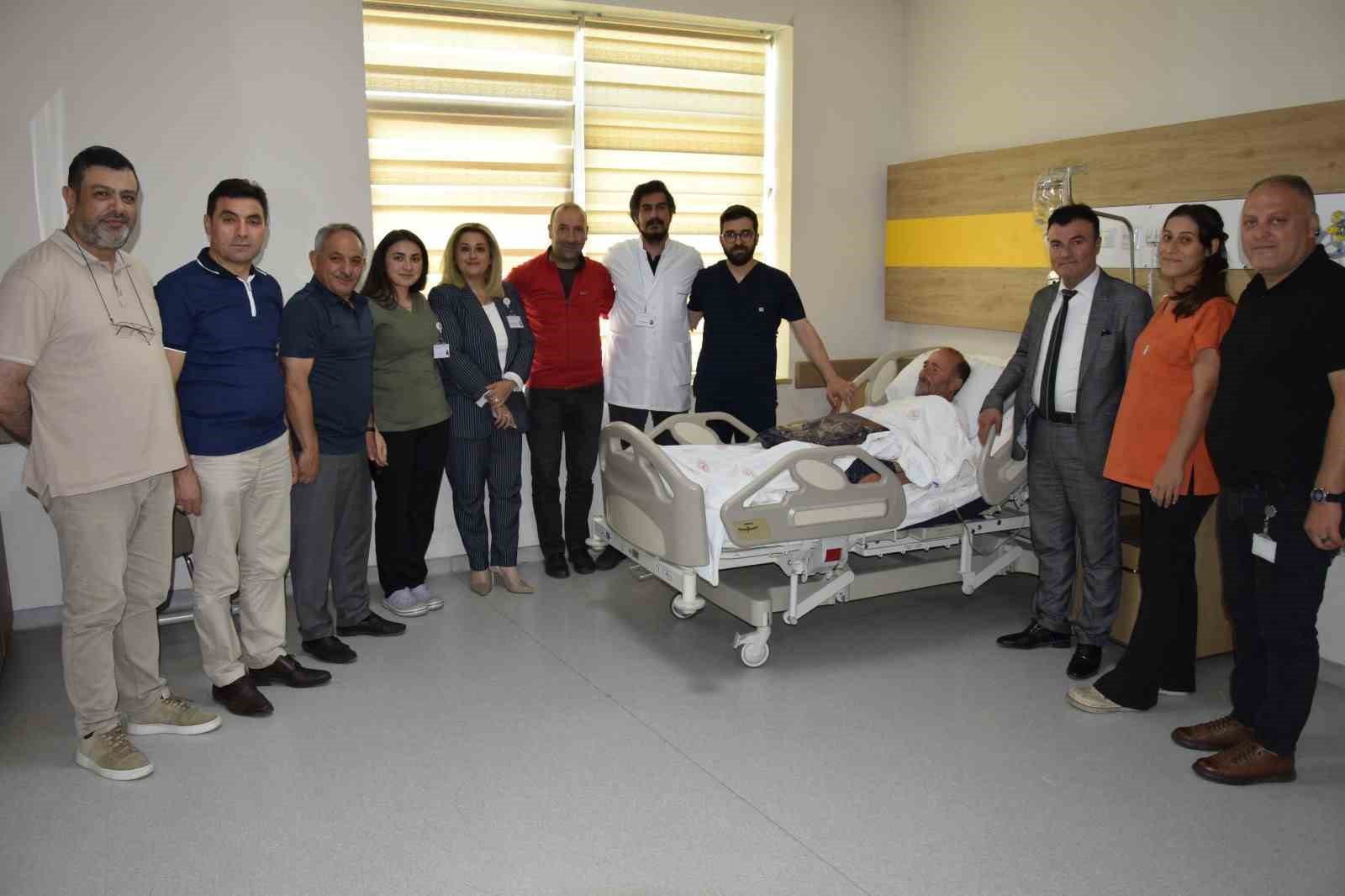 Bayburt’ta kalp yetersizliğiyle 4 senedir mücadele eden hastaya şoklama özelliği bulunan kalp pili takıldı 