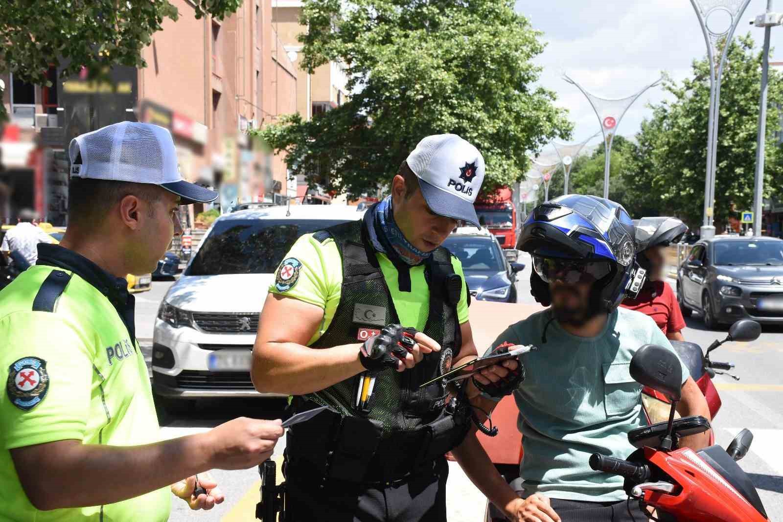 Erzincan’da motosikletlilere sıkı denetim 