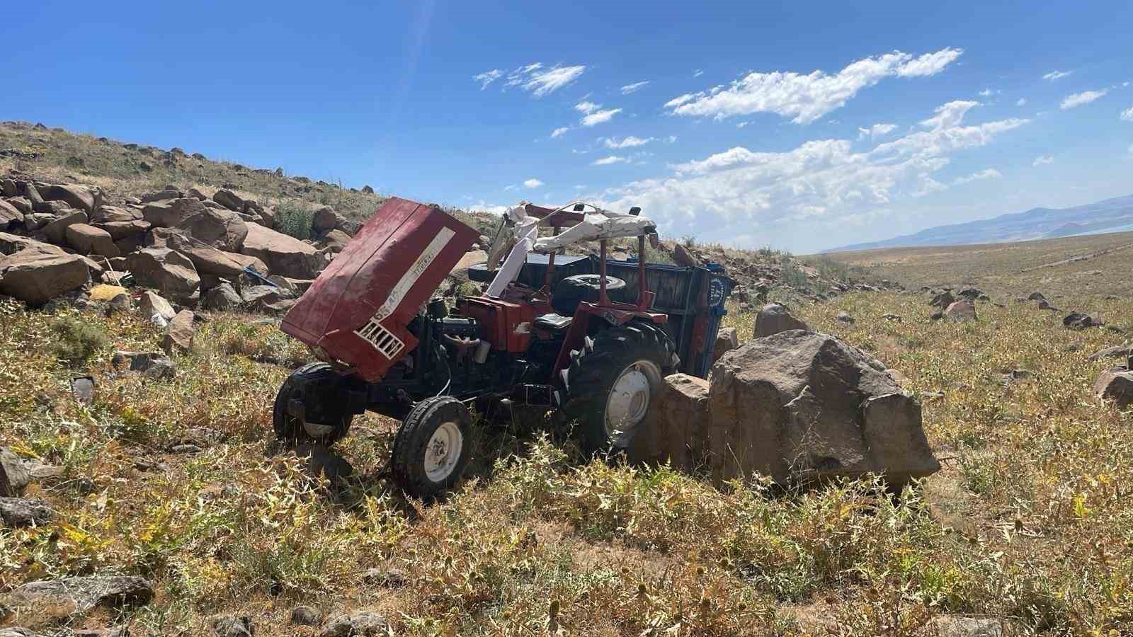 Bulanık’ta traktör uçuruma yuvarlandı: 1’i ağır 3 yaralı