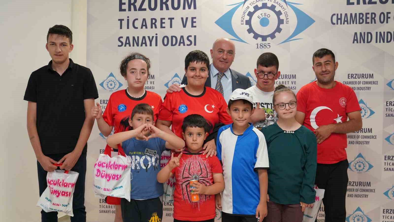 Başkan Özakalın özel sporcular ve aileleriyle buluştu 