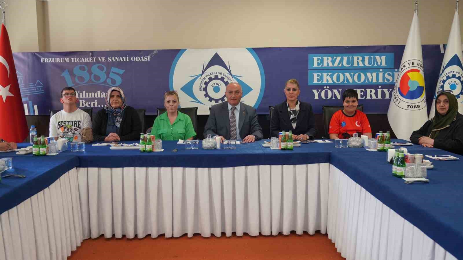 Başkan Özakalın özel sporcular ve aileleriyle buluştu 