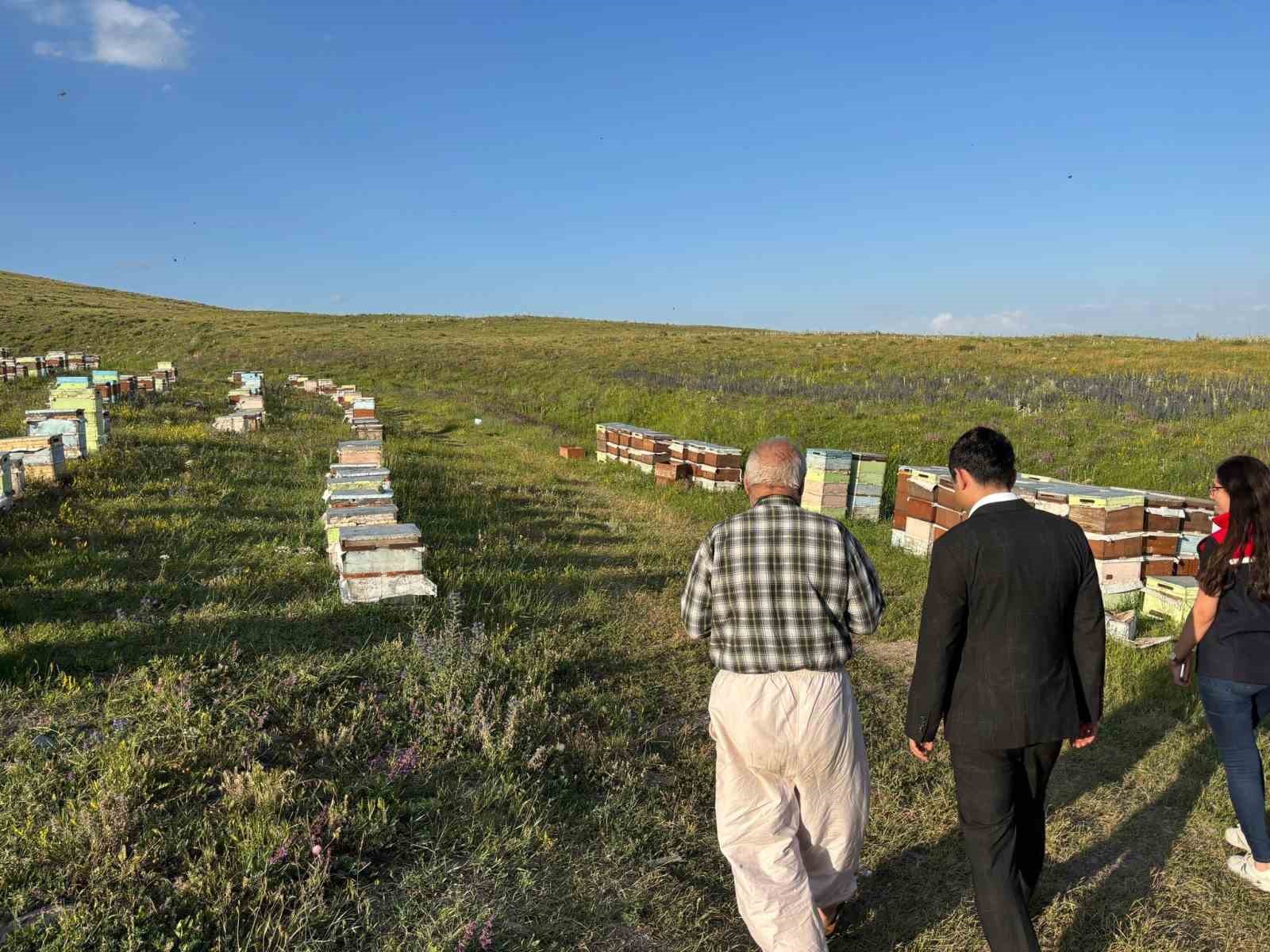 Kaymakam Tutal’dan arıcıya ziyaret 