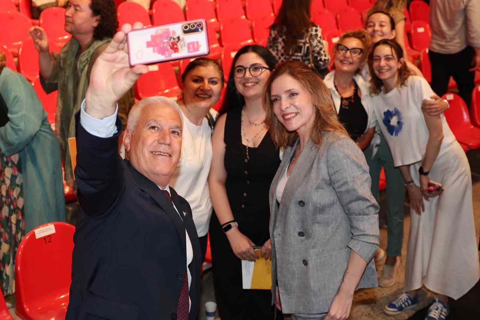Altın Karagöz Halk Dansları heyecanı Bursa’yı sardı 