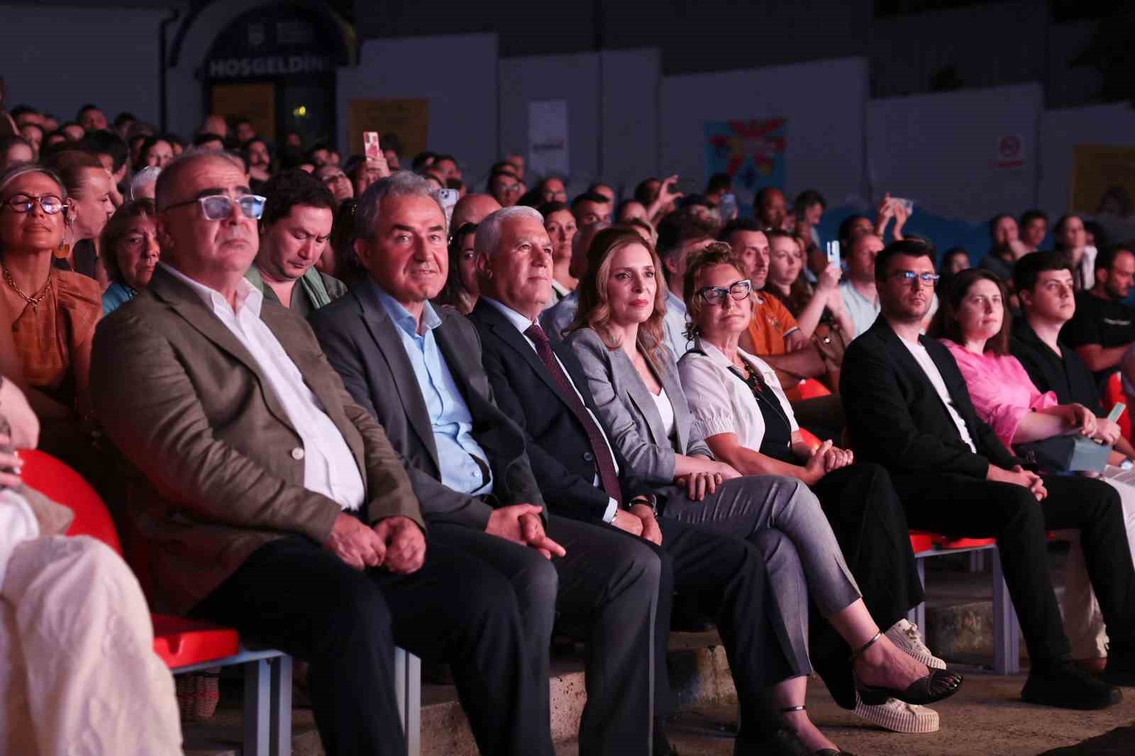 Altın Karagöz Halk Dansları heyecanı Bursa’yı sardı 