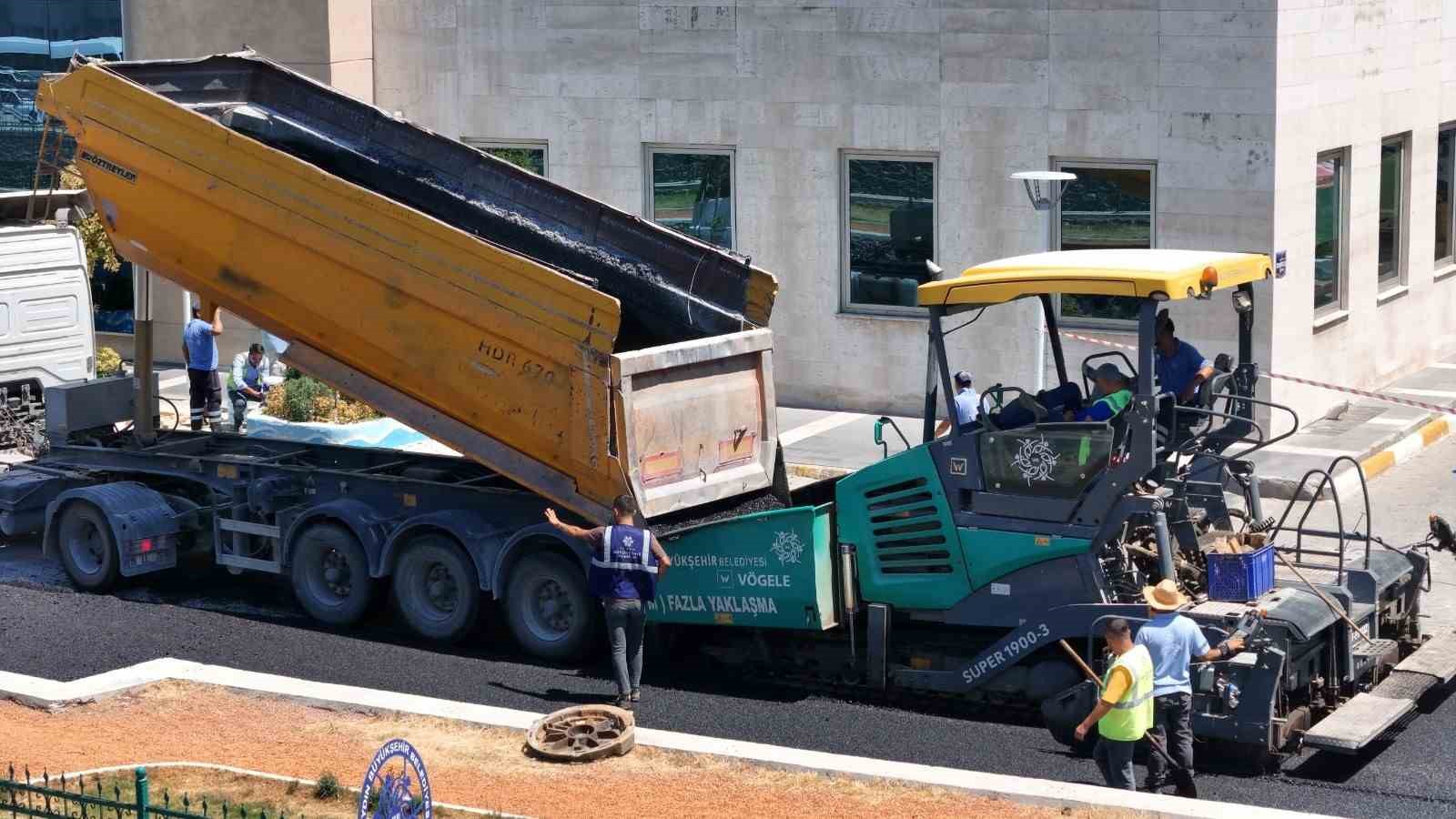 Büyükşehir’in Söke’de yol çalışmaları sürüyor 