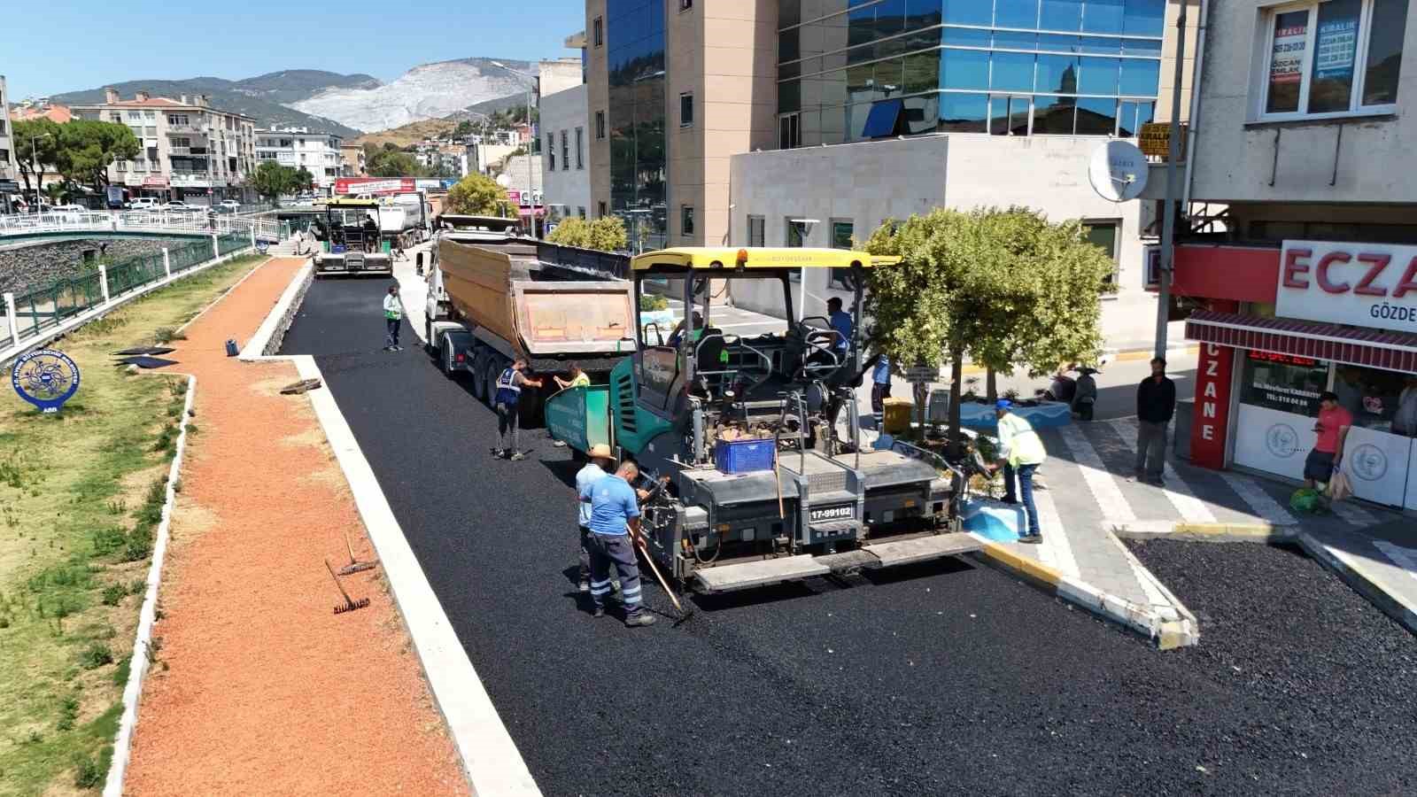 Büyükşehir’in Söke’de yol çalışmaları sürüyor 