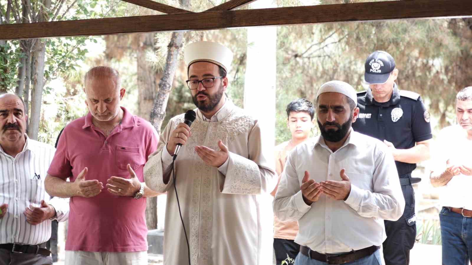 15 Temmuz şehidi Velid Bektaş dualarla anıldı 