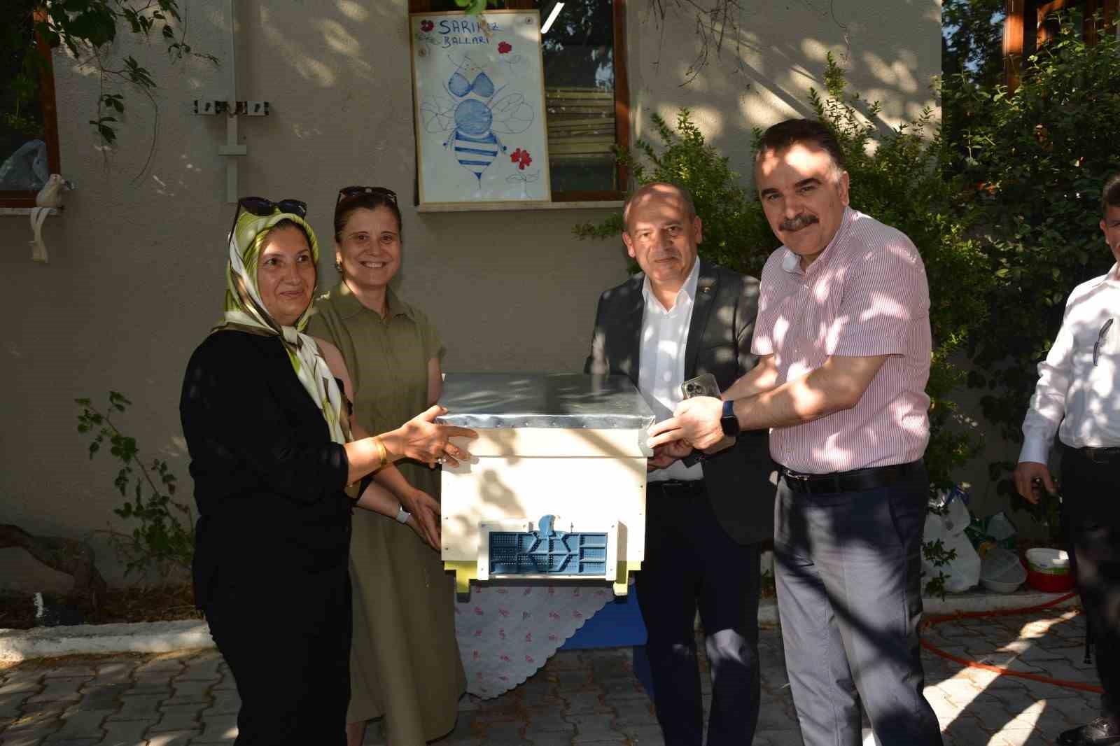 Kaymakam Odabaş, Dereli Köyü’ndeki bal sağım etkinliğine katıldı 