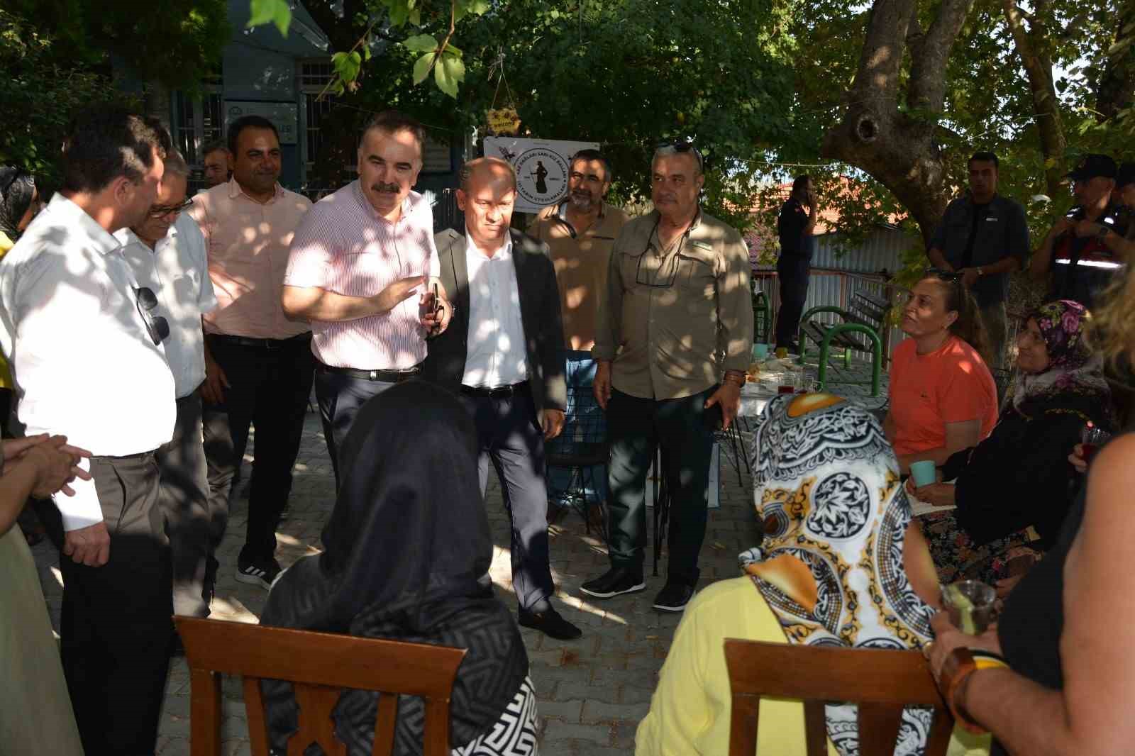 Kaymakam Odabaş, Dereli Köyü’ndeki bal sağım etkinliğine katıldı 