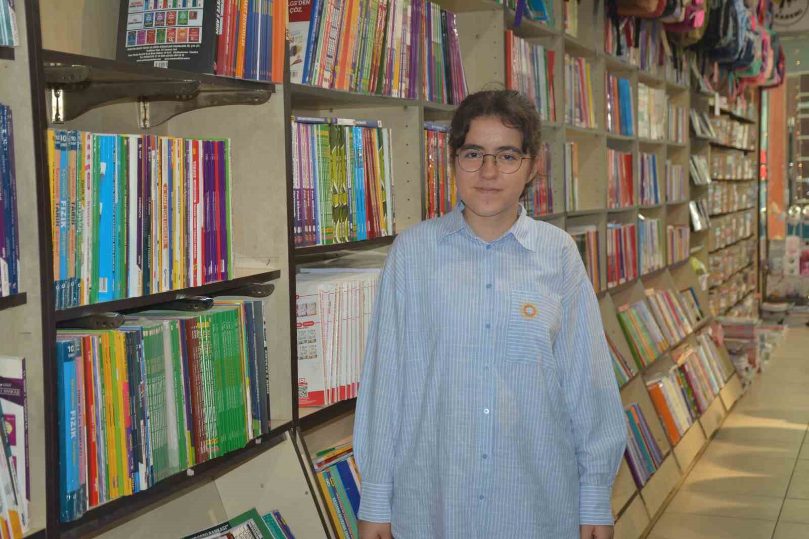Tatvanlı Zeynep LGS’de 500 tam puan alarak Türkiye 1.’si oldu 