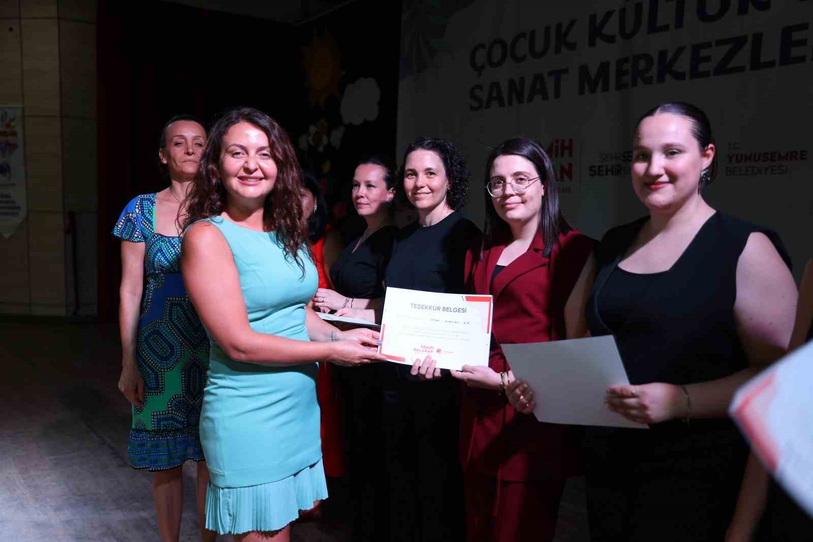 Yunusemreli miniklerden unutulmaz yıl sonu gösterisi 