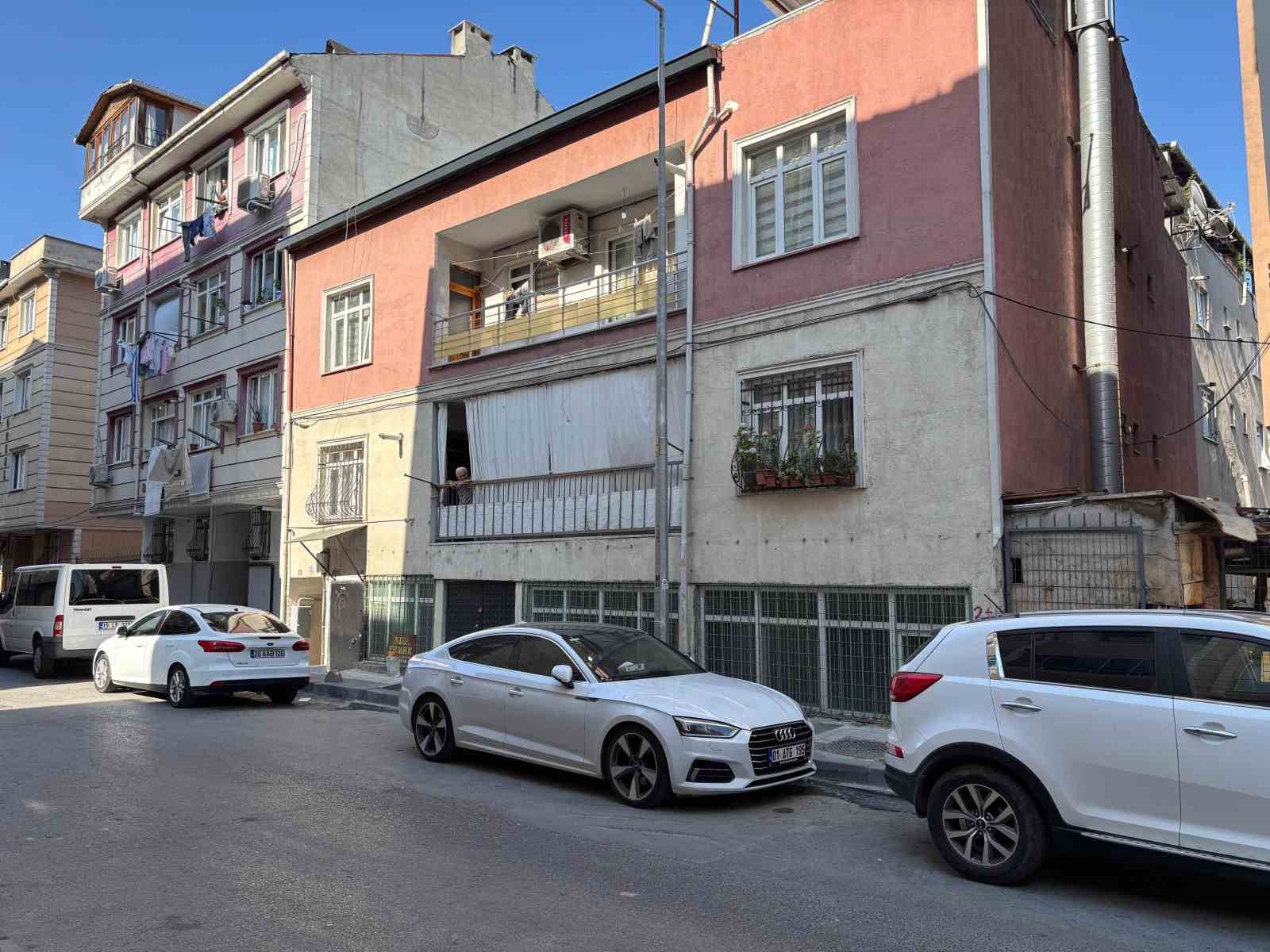 Bağcılar’da şüpheli ölüm: Misafir olarak gittiği evde ölü bulundu 