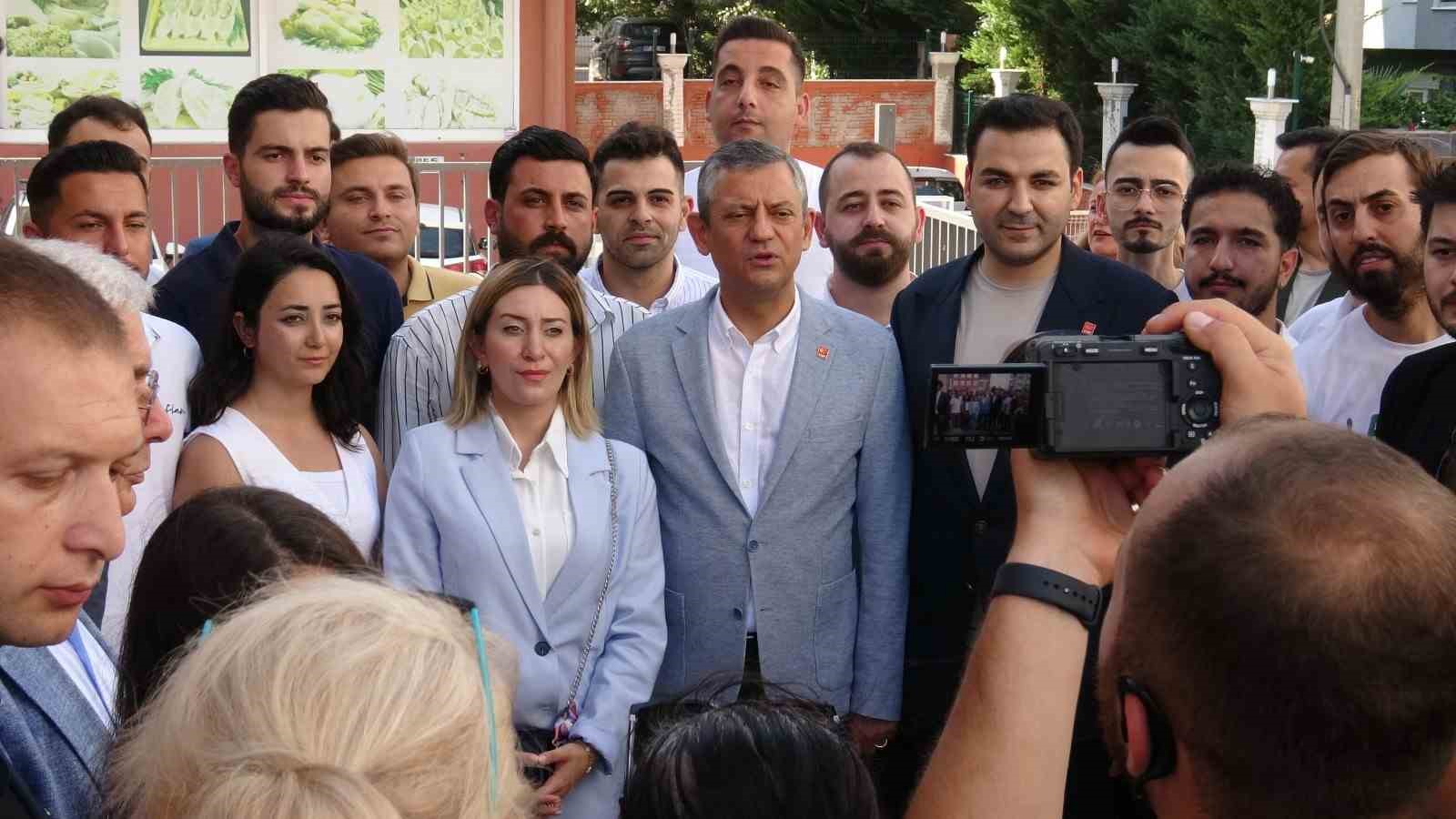CHP Genel Başkanı Özel’den Antalya’da tutuklu bulunan Böcek’e ziyaret 
