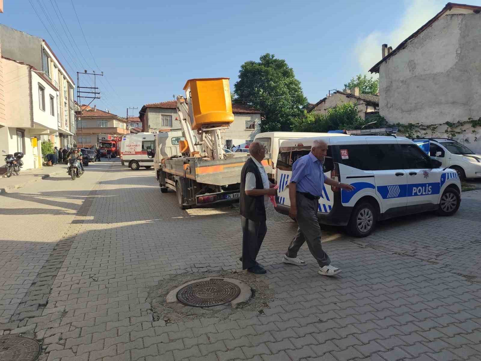 Vezirköprü’de ahşap evde yangın 