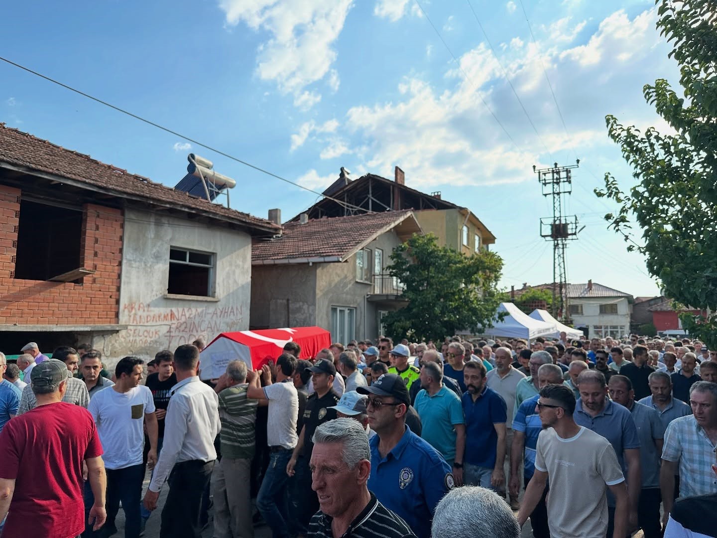 Balıkesir’de kalp krizi sonucu vefat eden polis Simav’da toprağa verildi 