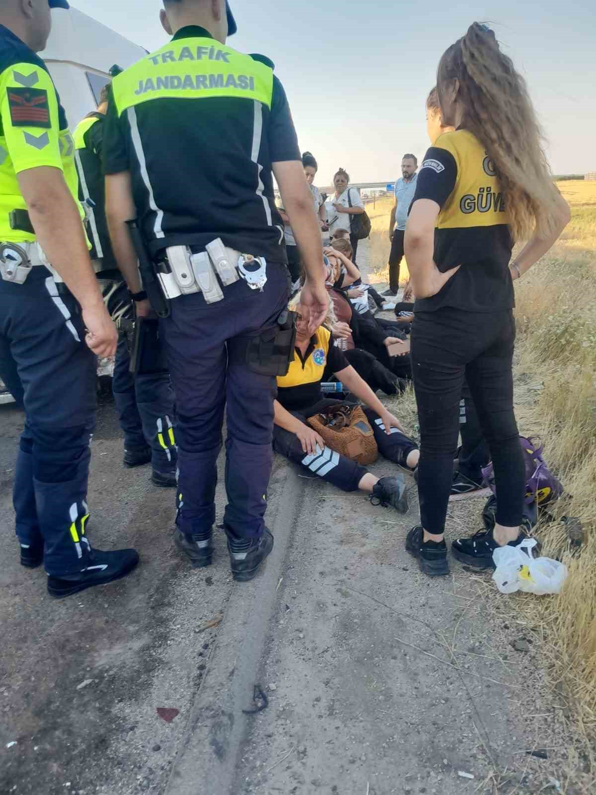 Ankara’da otomobil işçi servisine arkadan çarptı: 1 ölü, 12 yaralı 