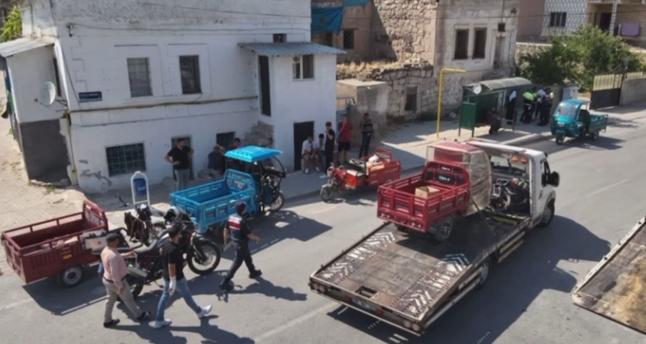 Jandarmadan motosikletlere şok uygulama 
