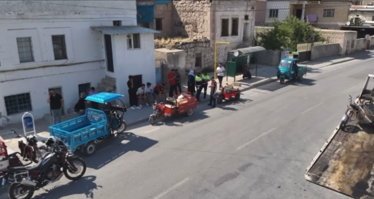 Jandarmadan motosikletlere şok uygulama 