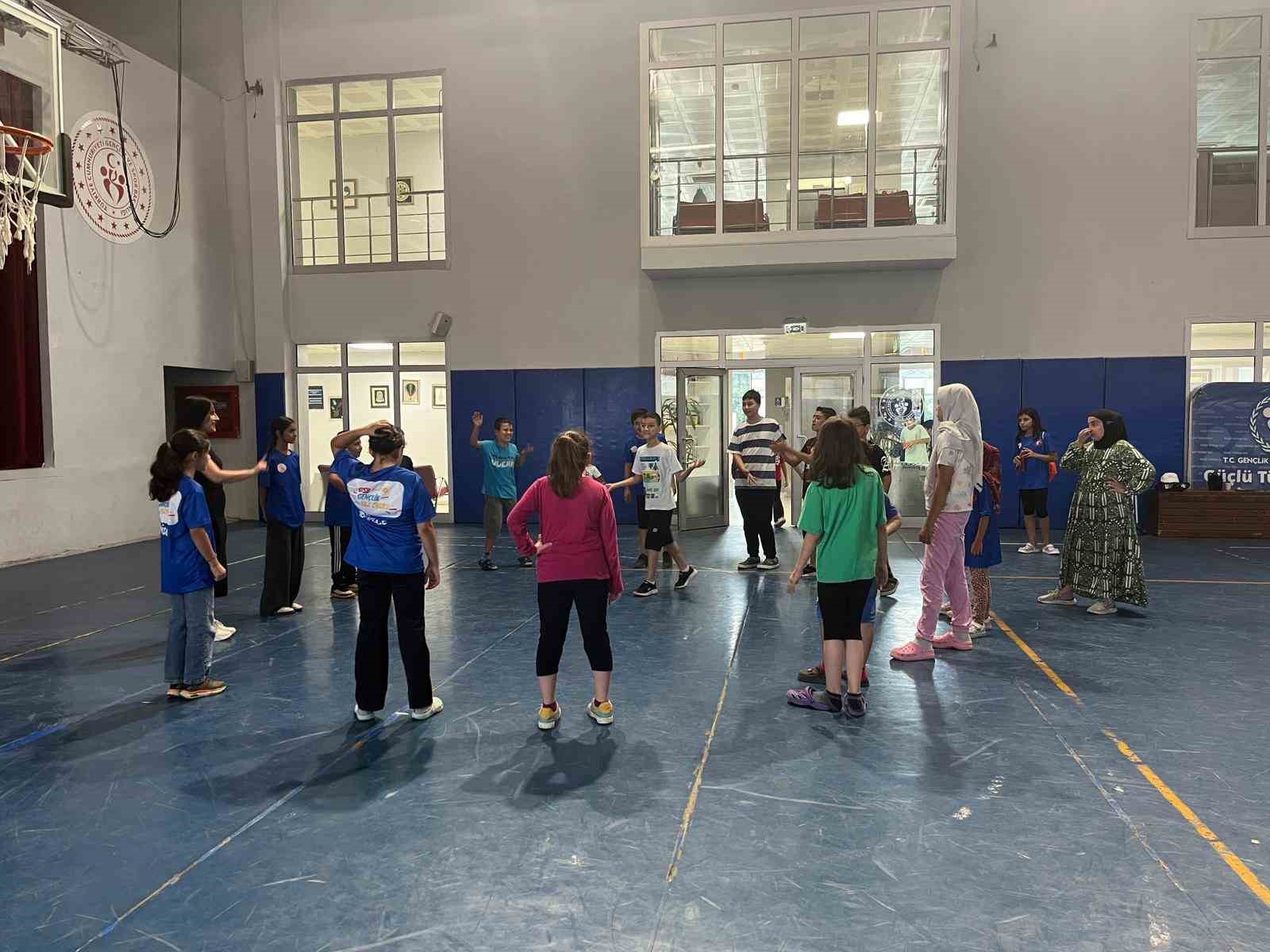 Reaktif oyunlar ile bilgi öğrencilere aktarılıyor 