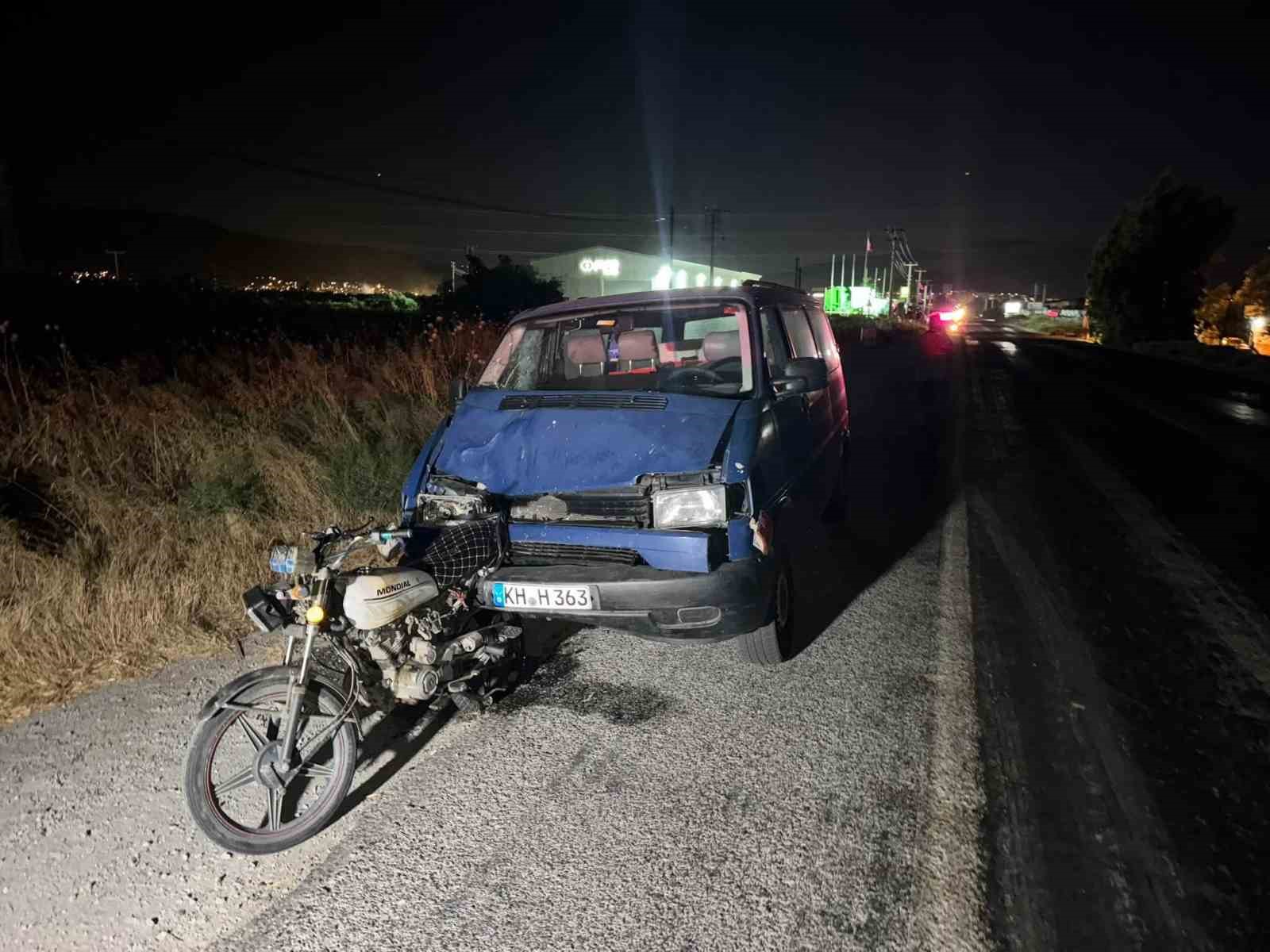 Söke’de minibüs motosiklete çarptı: 3 yaralı