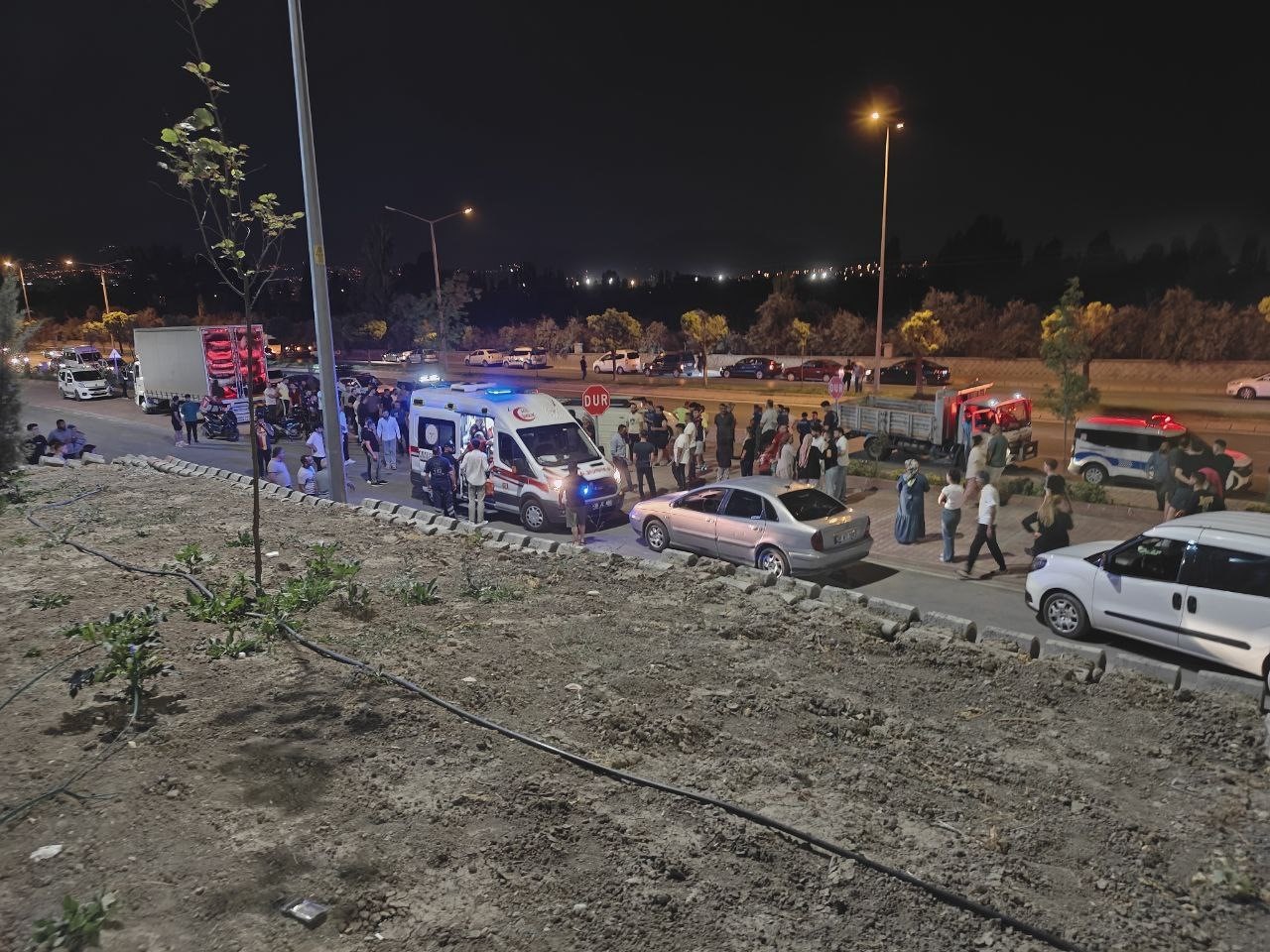 Otomobille çarpışan minibüs yan yattı: 9 yaralı 