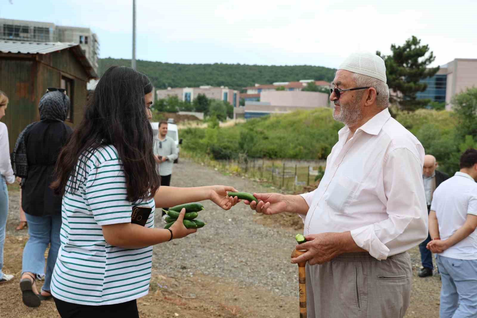 Huzurevi sakinleri farklı bir gün yaşadı 