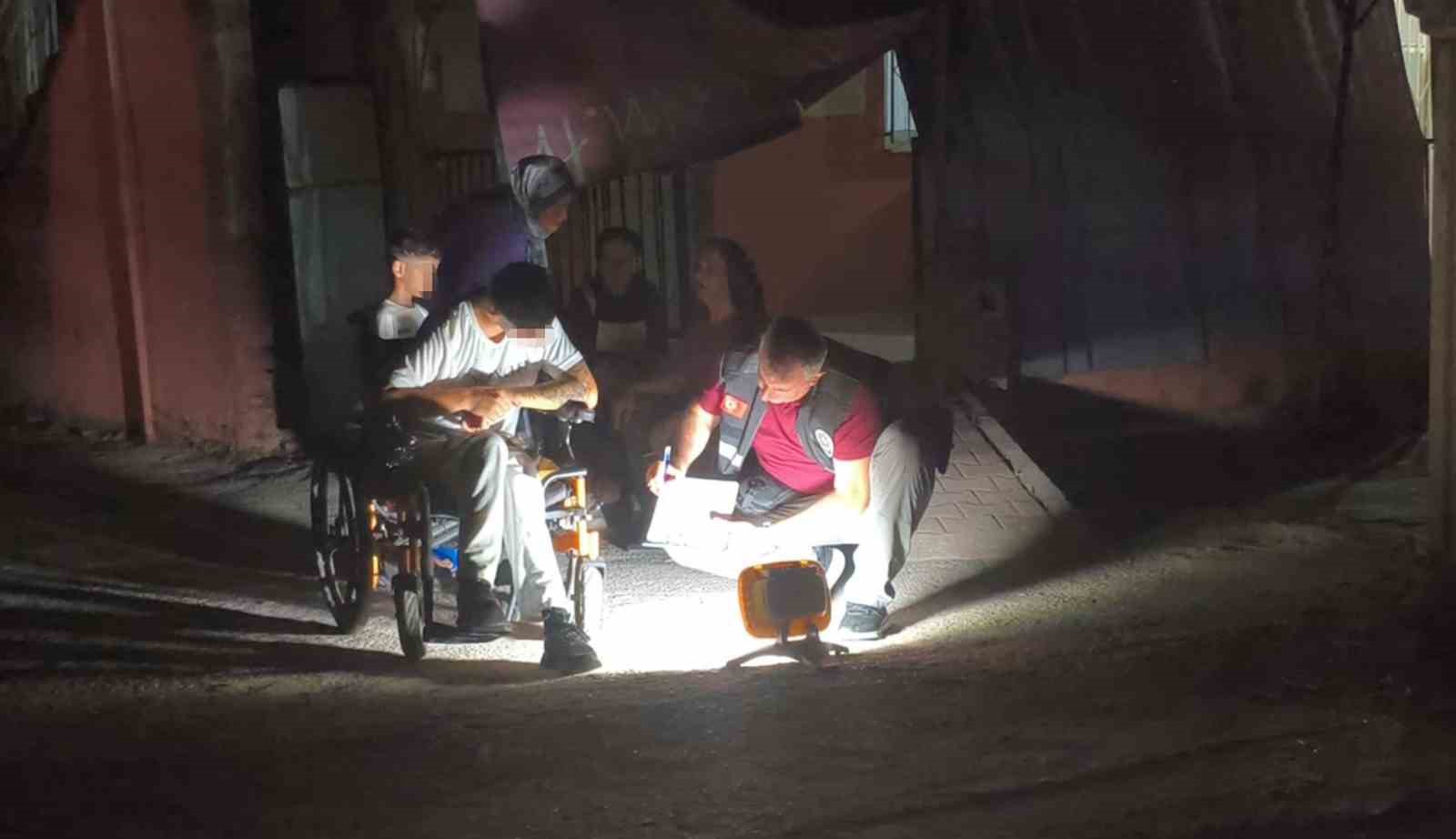 Çıkan tartışmada kendi silahından çıkan kurşunla yaralandı