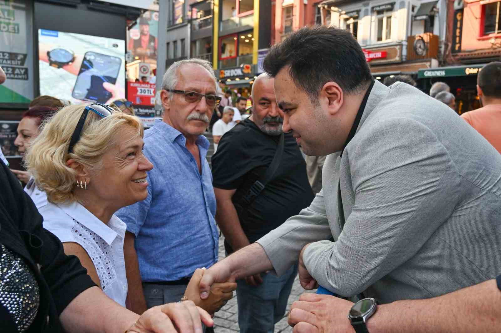 Beşiktaş Belediyesi’nden vatandaşlara aşure ikramı 