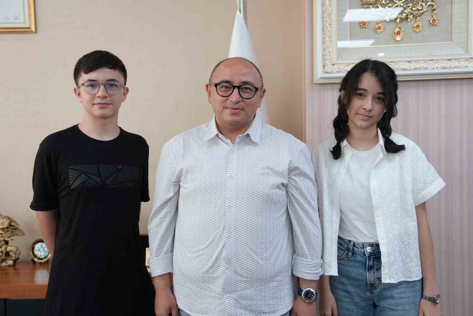 Erdemli Belediyesi Kurs Merkezi LGS’de iki Türkiye birincisi çıkardı