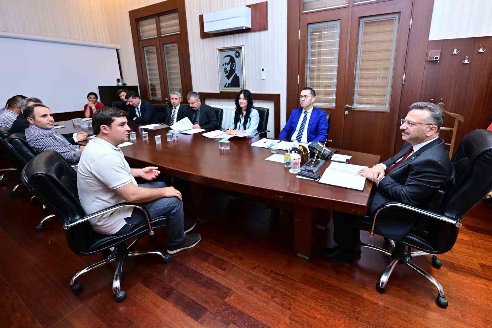 Vali Aksoy, vatandaşların taleplerini dinledi 