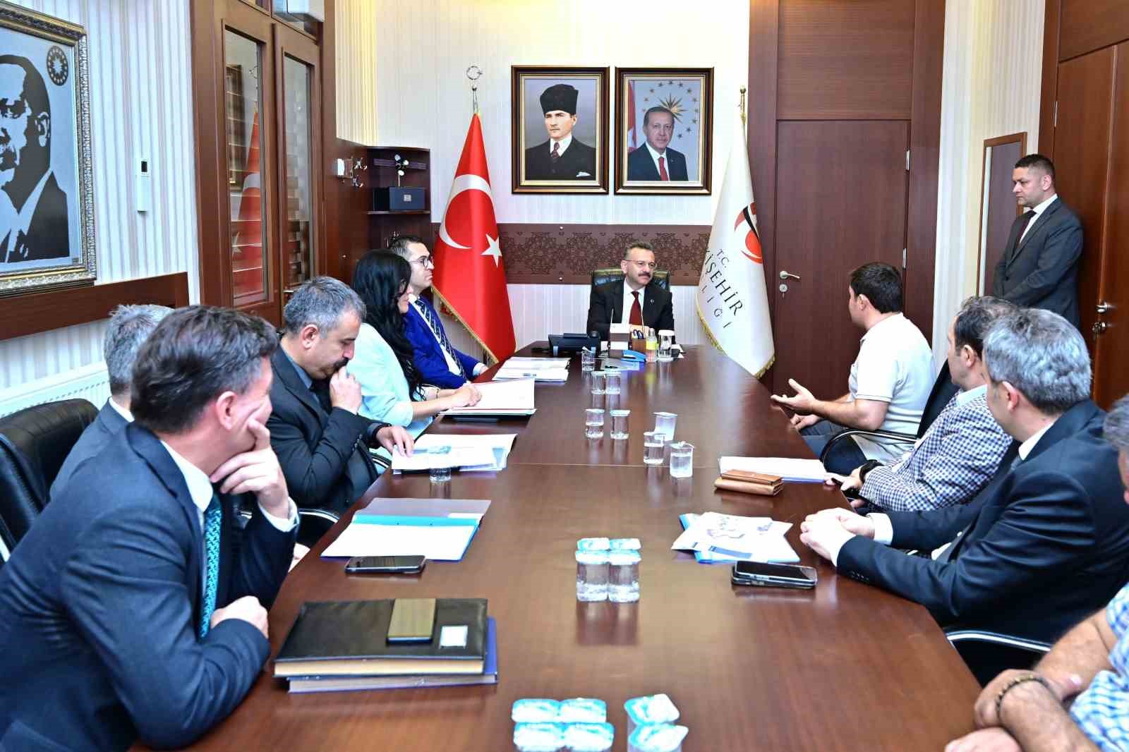 Vali Aksoy, vatandaşların taleplerini dinledi 