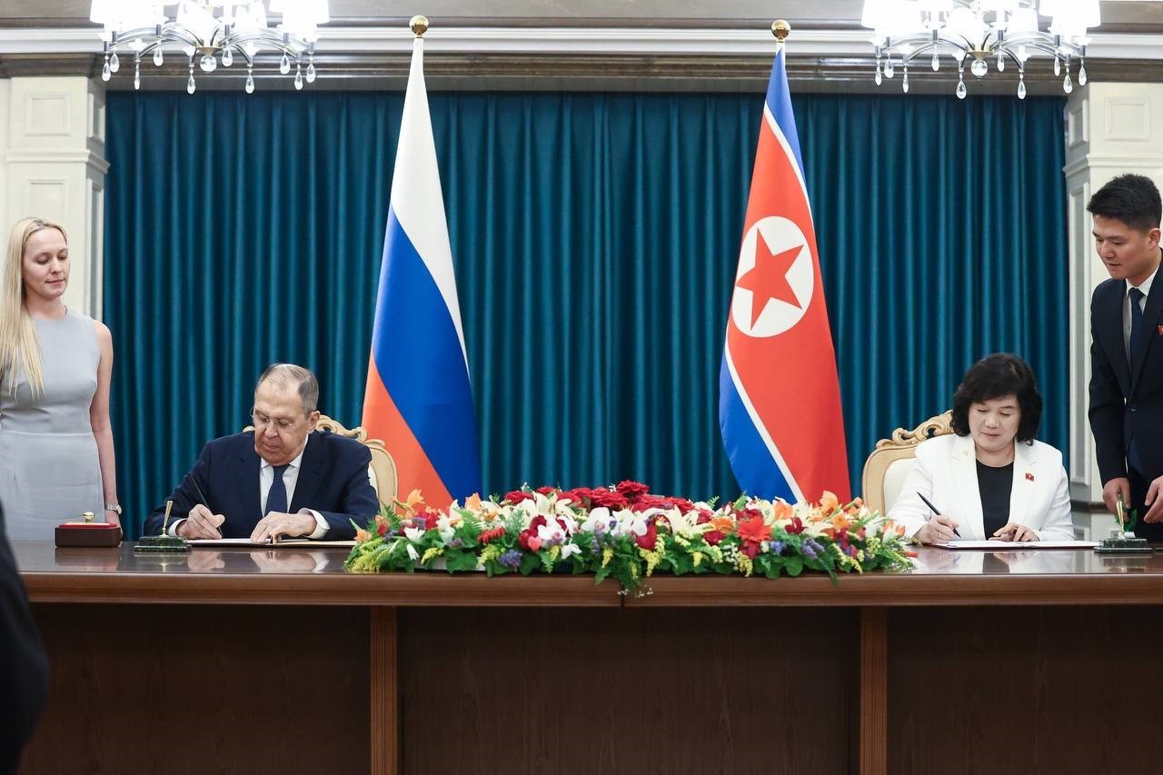 Rusya Dışişleri Bakanı Lavrov, Kuzey Kore’de mevkidaşı Choe ile görüştü 