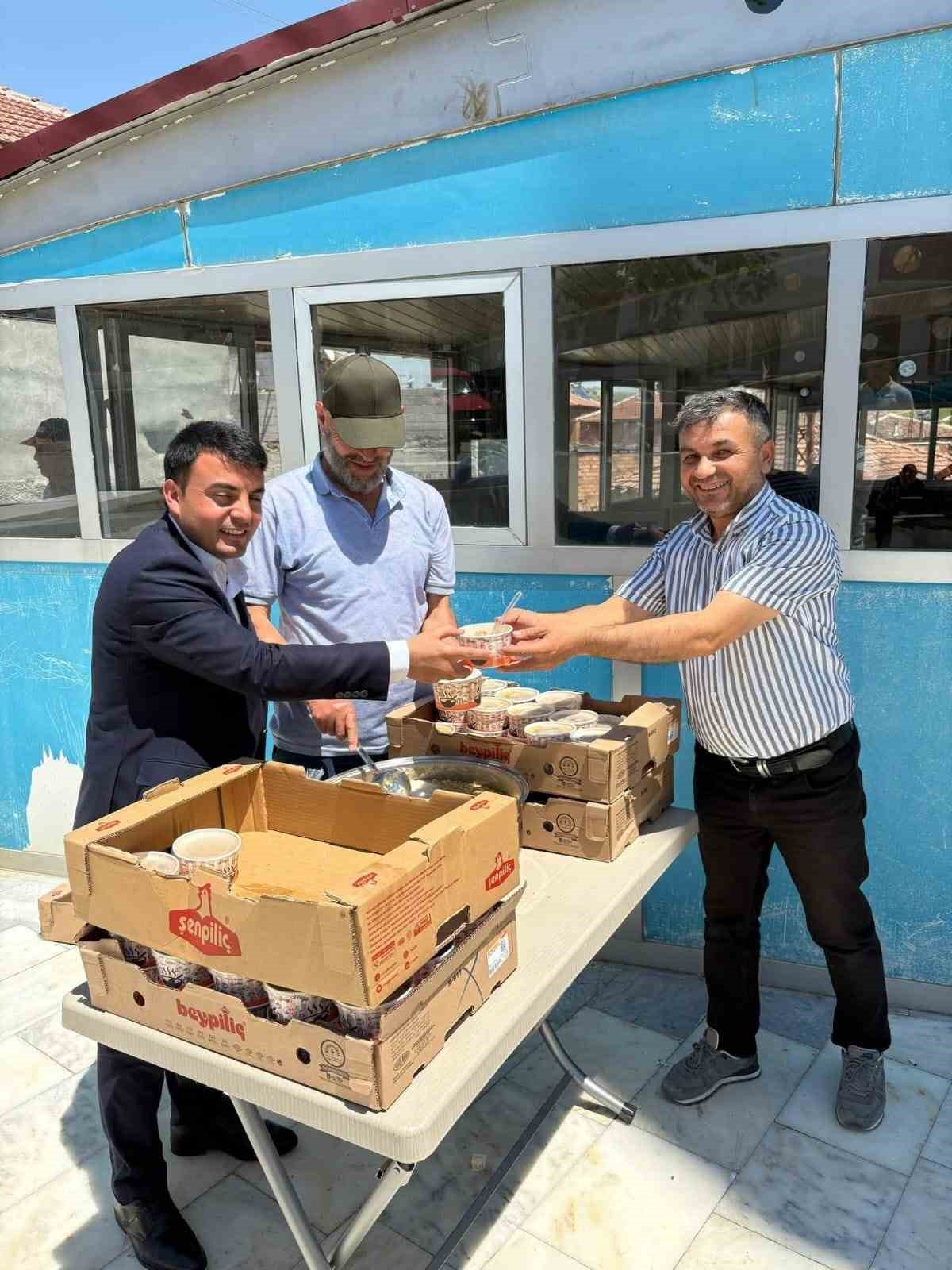 Özükavak beldesinde aşure ikramı yapıldı 