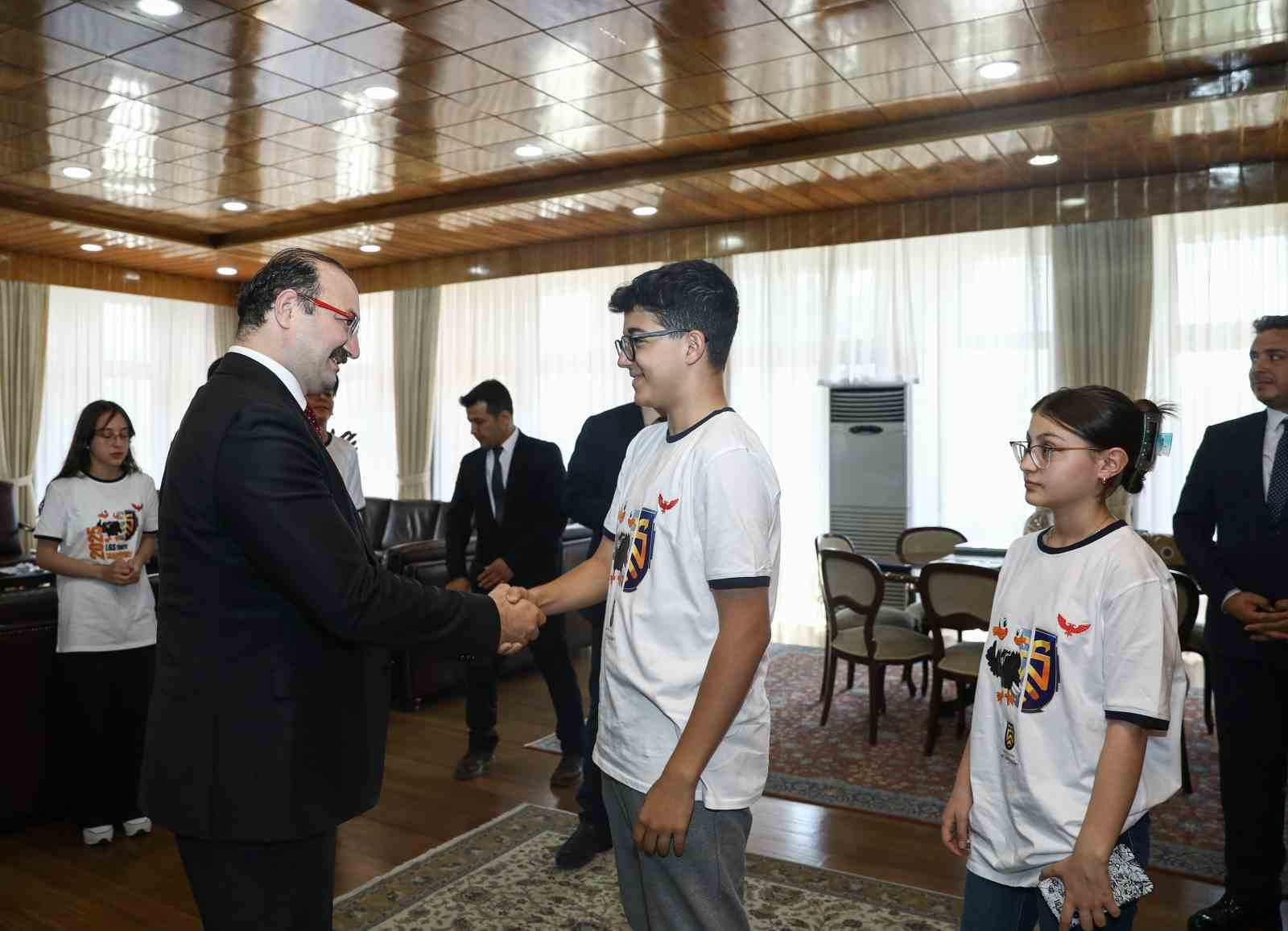 LGS başarısı vakıf okullarında hayat buluyor 