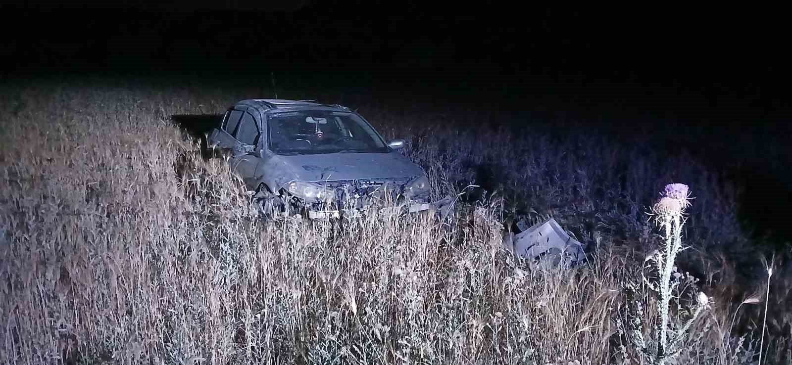 Burdur’da otomobil tarlaya uçtu: 2 yaralı 