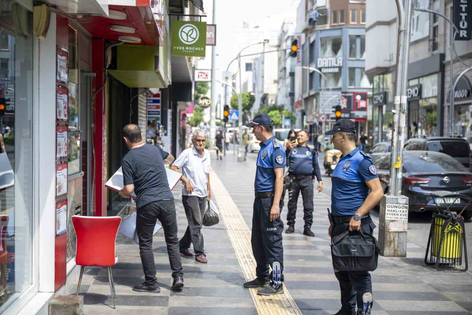 Mersin’de kaldırım ve yol işgaline geçit verilmiyor 