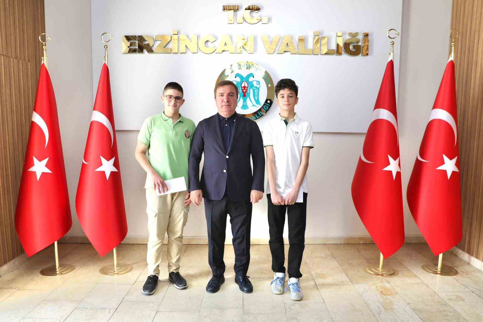 LGS’de 500 tam puan alan öğrenci ve aileleri Vali Aydoğdu’yu ziyaret etti 