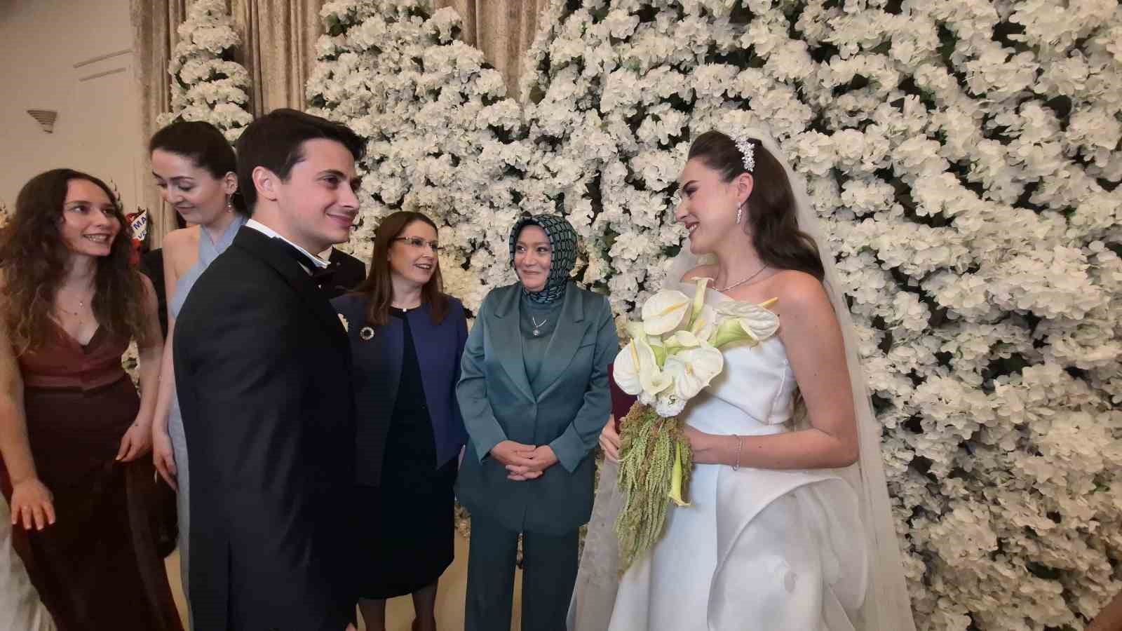 Adalet Bakanı’nın eşi nikah şahidi oldu 