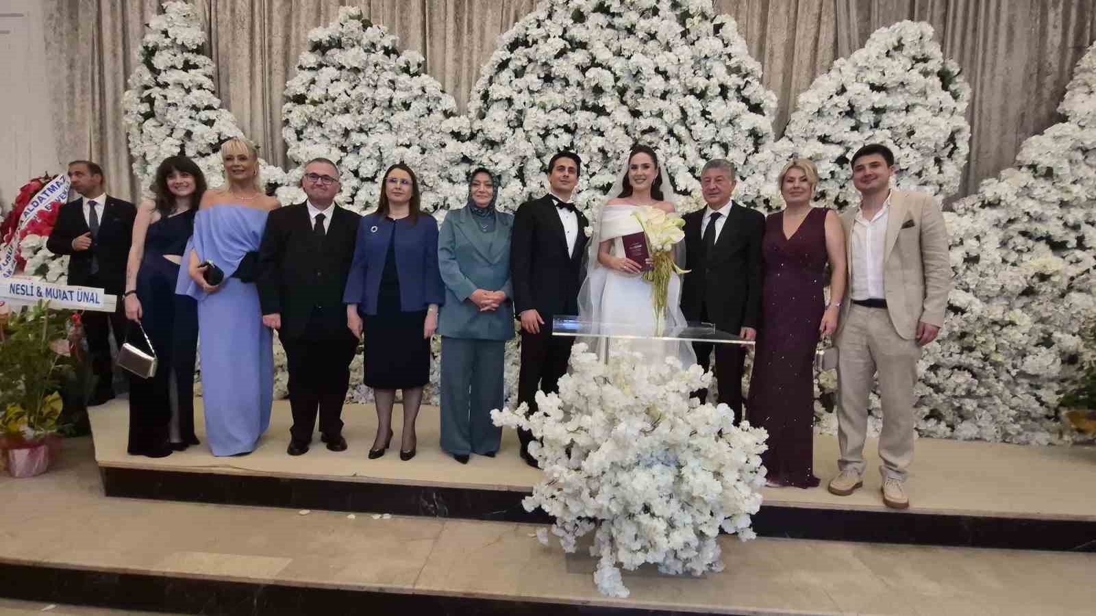 Adalet Bakanı’nın eşi nikah şahidi oldu 