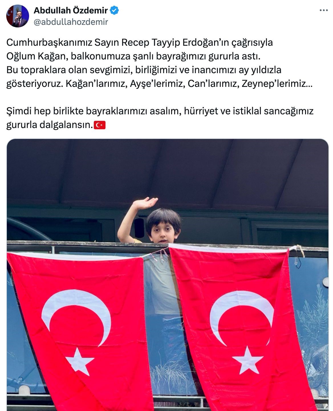 Cumhurbaşkanı Erdoğan’ın bayrak çağrısına İstanbul’dan yanıt 