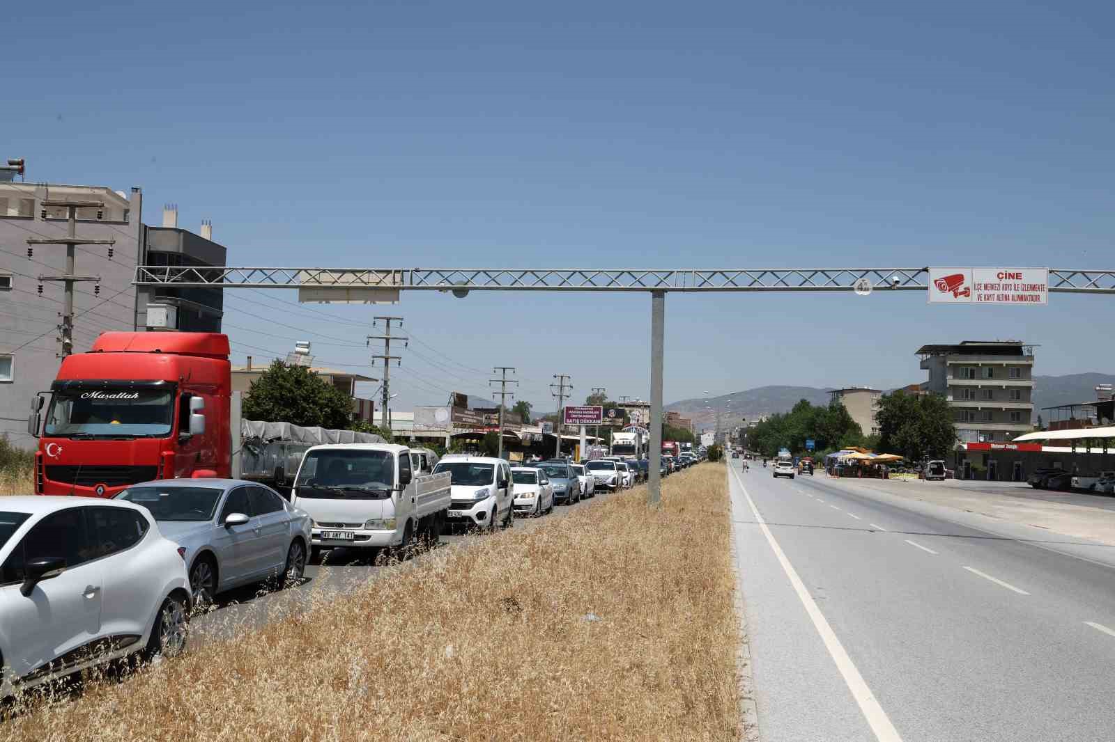 Araç kuyruğunun bir ucu Aydın, diğer ucu Muğla’da