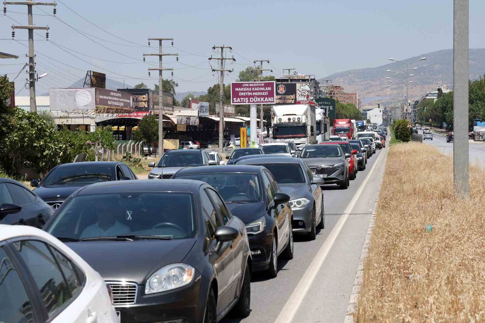 Araç kuyruğunun bir ucu Aydın, diğer ucu Muğla’da 