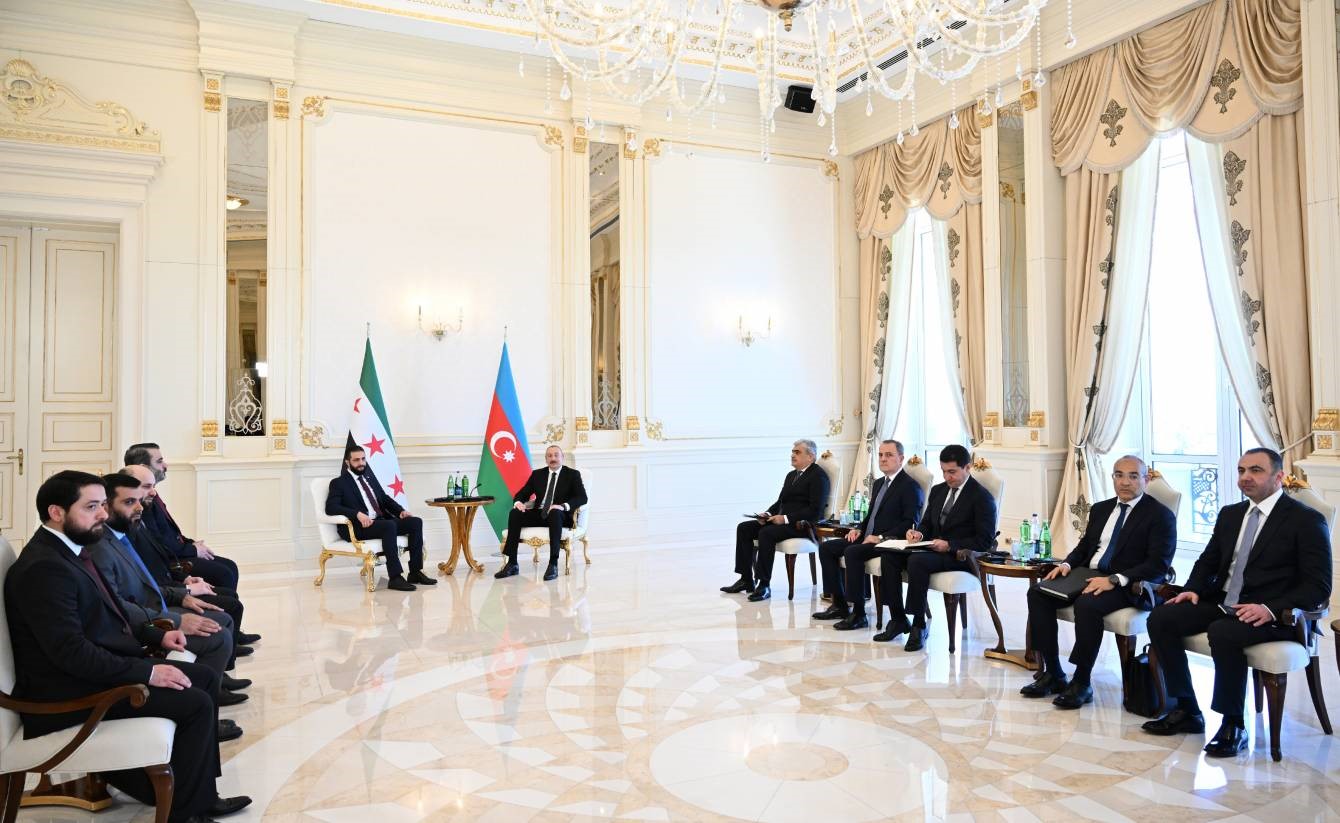 Suriye Devlet Başkanı eş-Şara, Aliyev ile bir araya geldi 