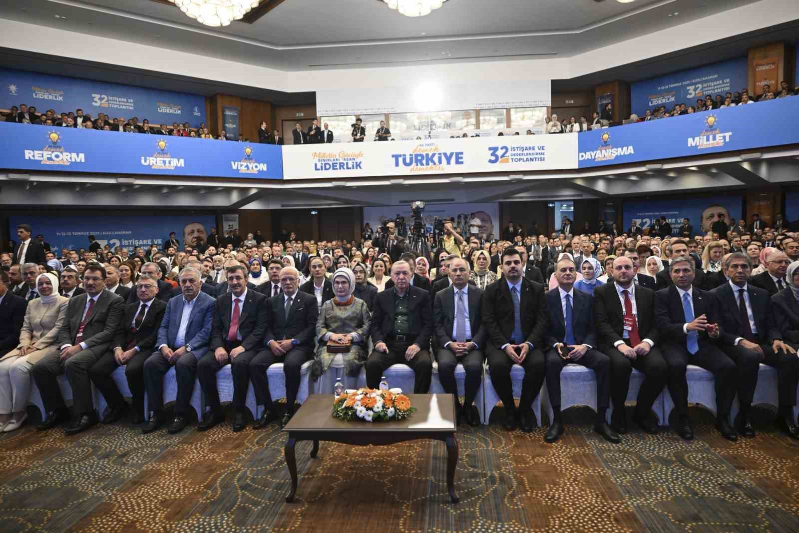 Emine Erdoğan’dan AK Parti 32. İstişare ve Değerlendirme Toplantısı’na ilişkin paylaşım 
