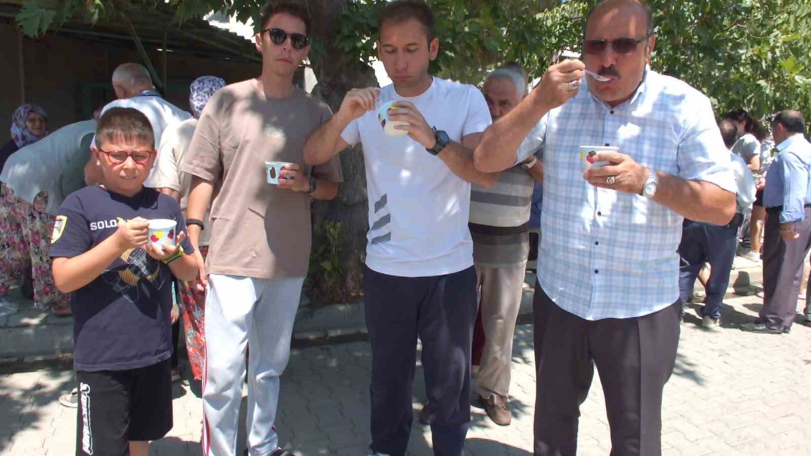 Balıkesir’de geleneksel aşure hayrı ilgi gördü 