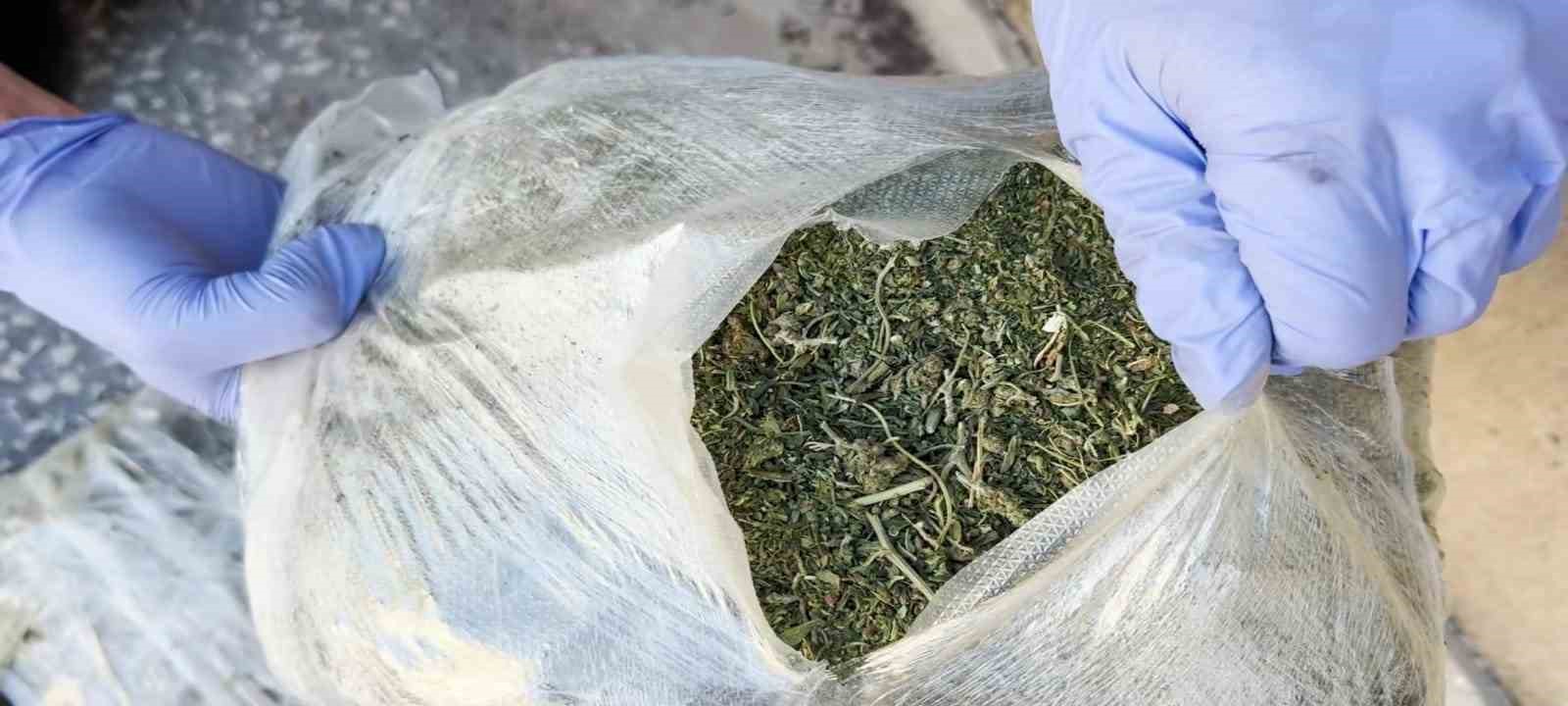 Batman’da ekmek tandırında uyuşturucu ele geçirildi 