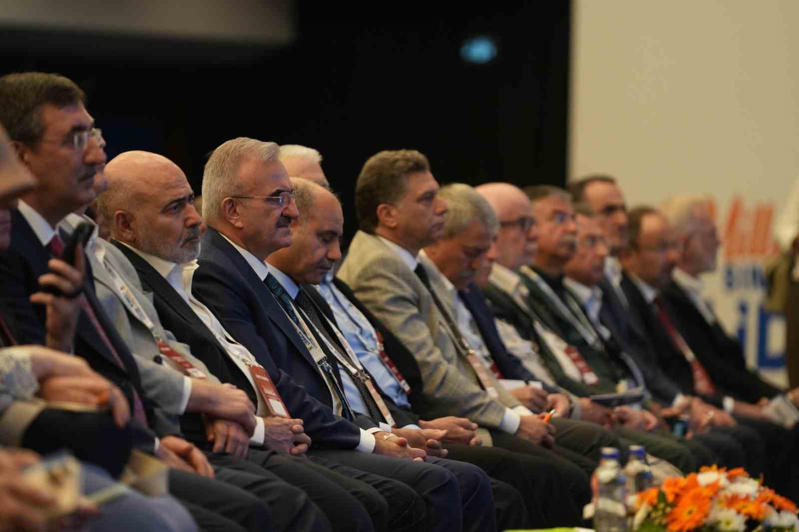 AK Parti 32. İstişare ve Değerlendirme Toplantısı’nda ’Ortak Akıl Oturumları’ ile sorunlar masaya yatırılıyor 